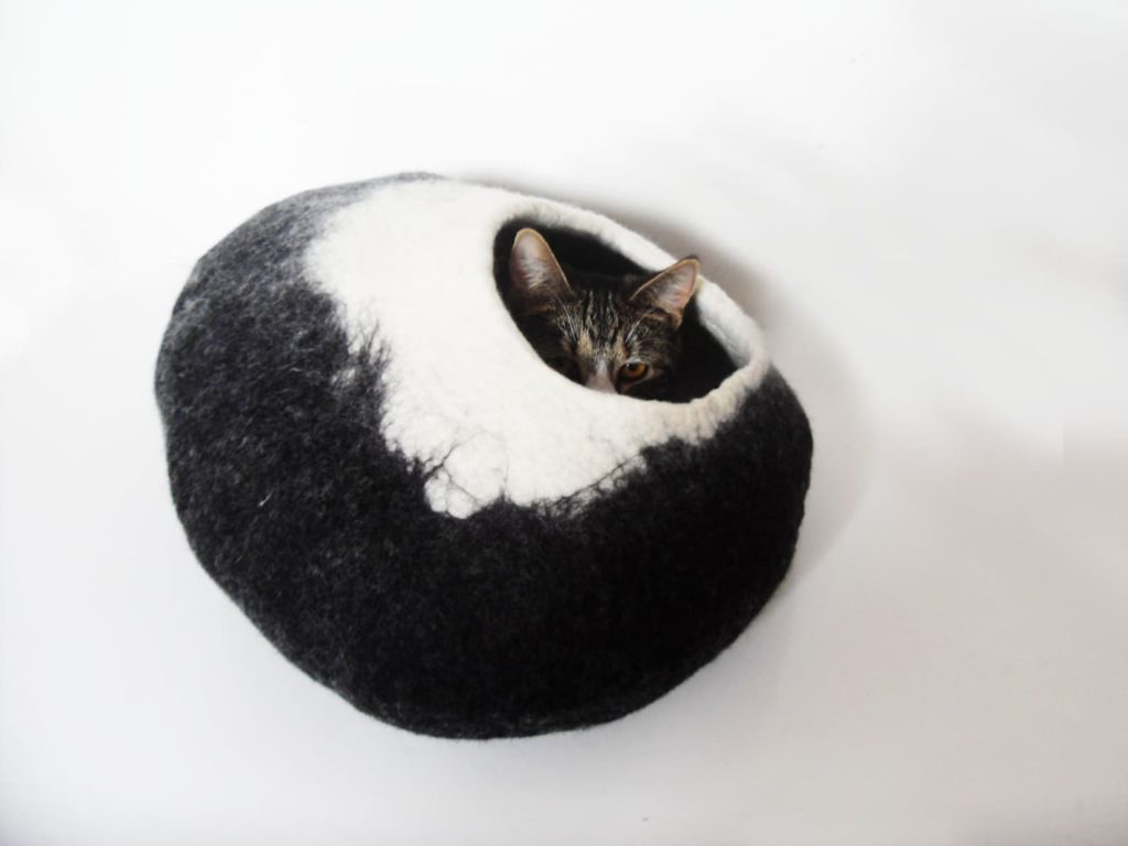 grotte chat feutre laine noir et blanc prix moyen