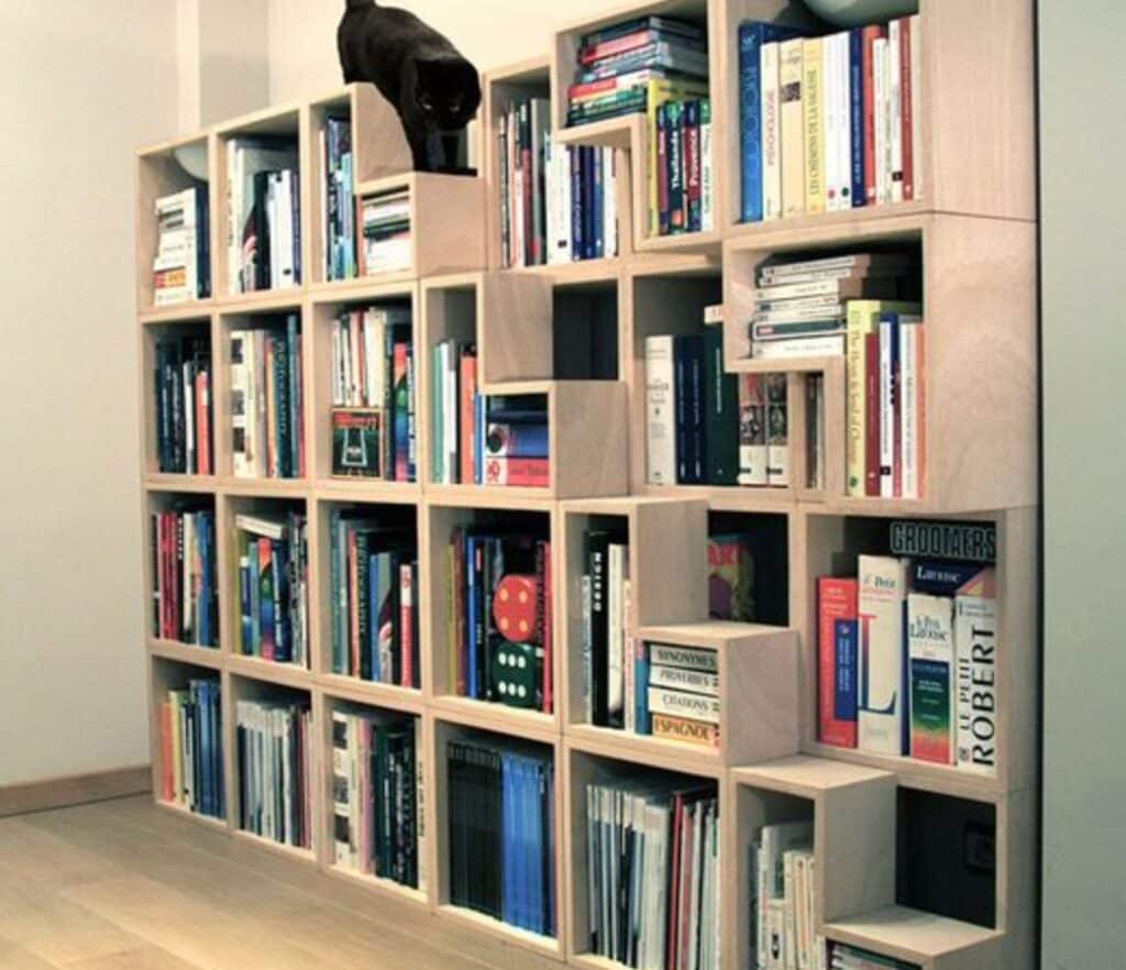 bibliotheque arbre a chat escalier