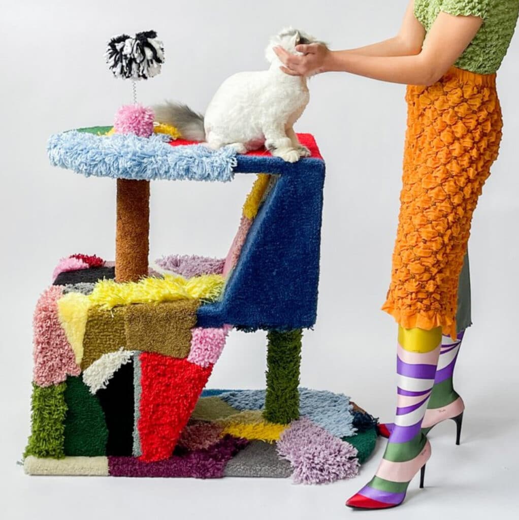 arbre a chat post moderniste explosion de couleurs